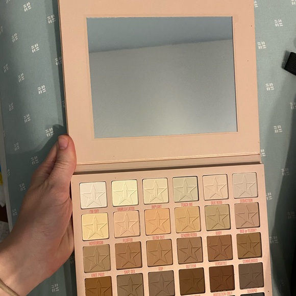 Jeffree Star Orgy Eyeshadow Palette - Picture 2 of 4